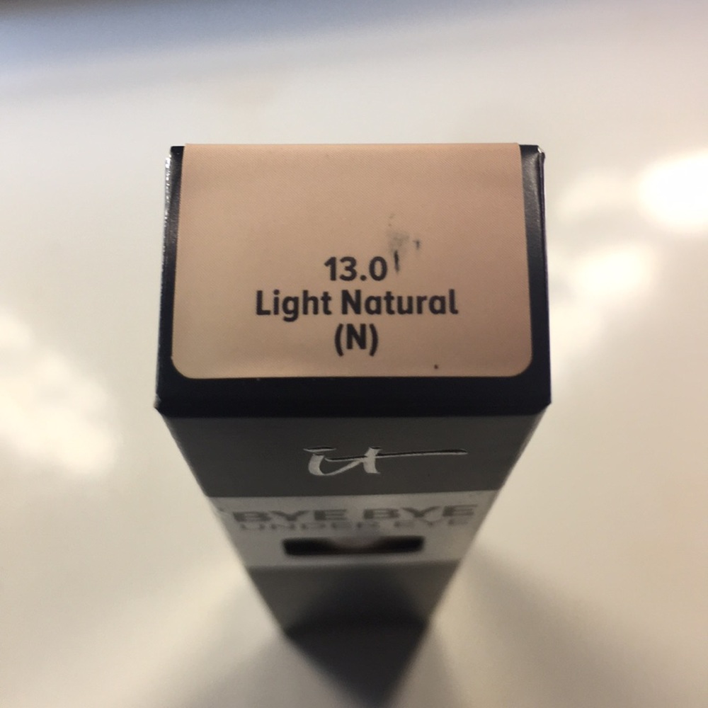 It Cosmetics Bye Bye Undereye Concealer EUC